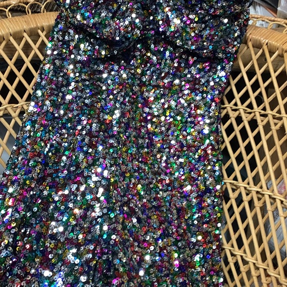 *SOLD* Women’s Hutch Sequin Bow Jumpsuit by Anthropologie size 2 - Picture 6 of 10